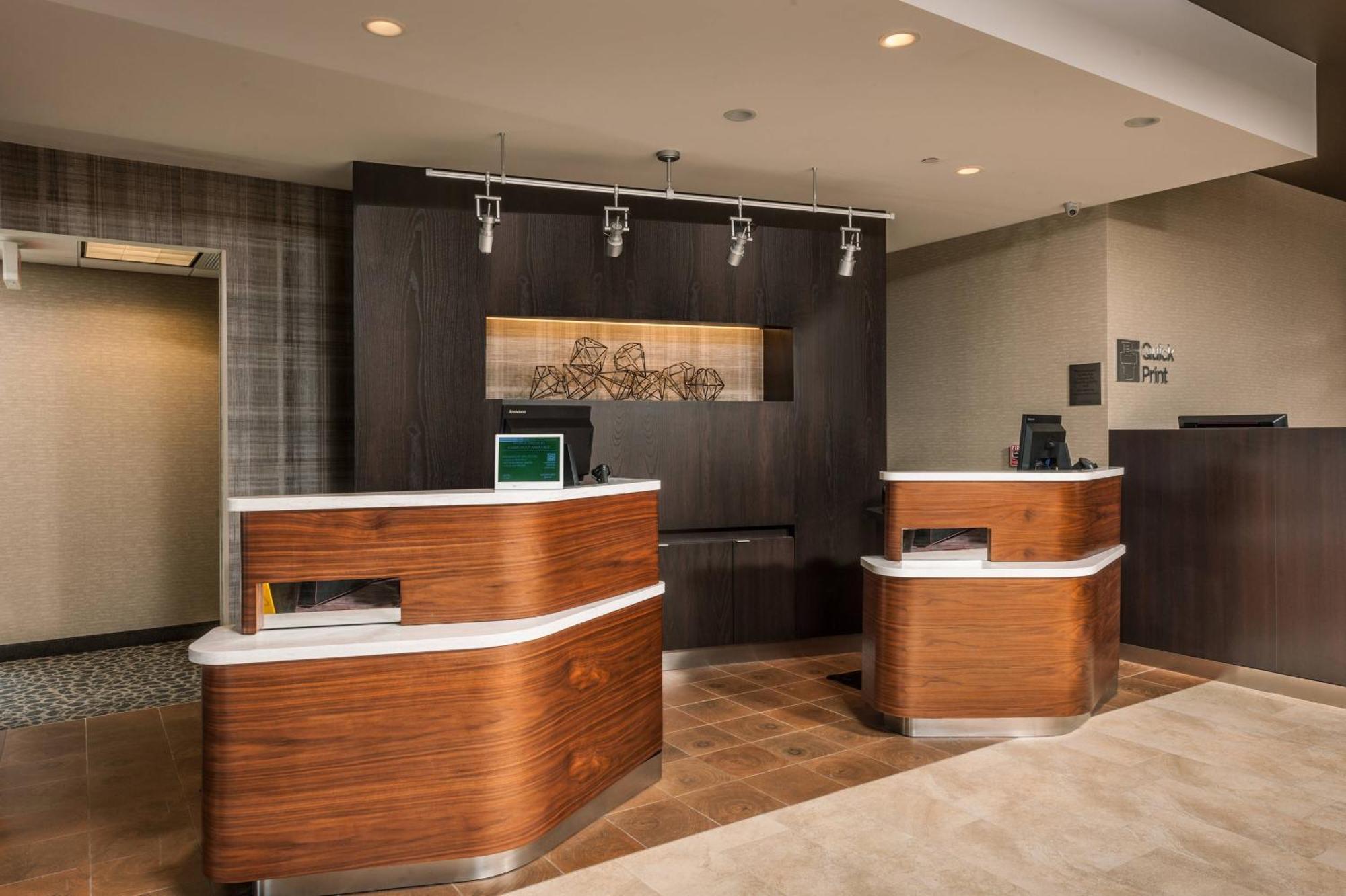 Courtyard By Marriott Boston Littleton Hotel Exterior photo