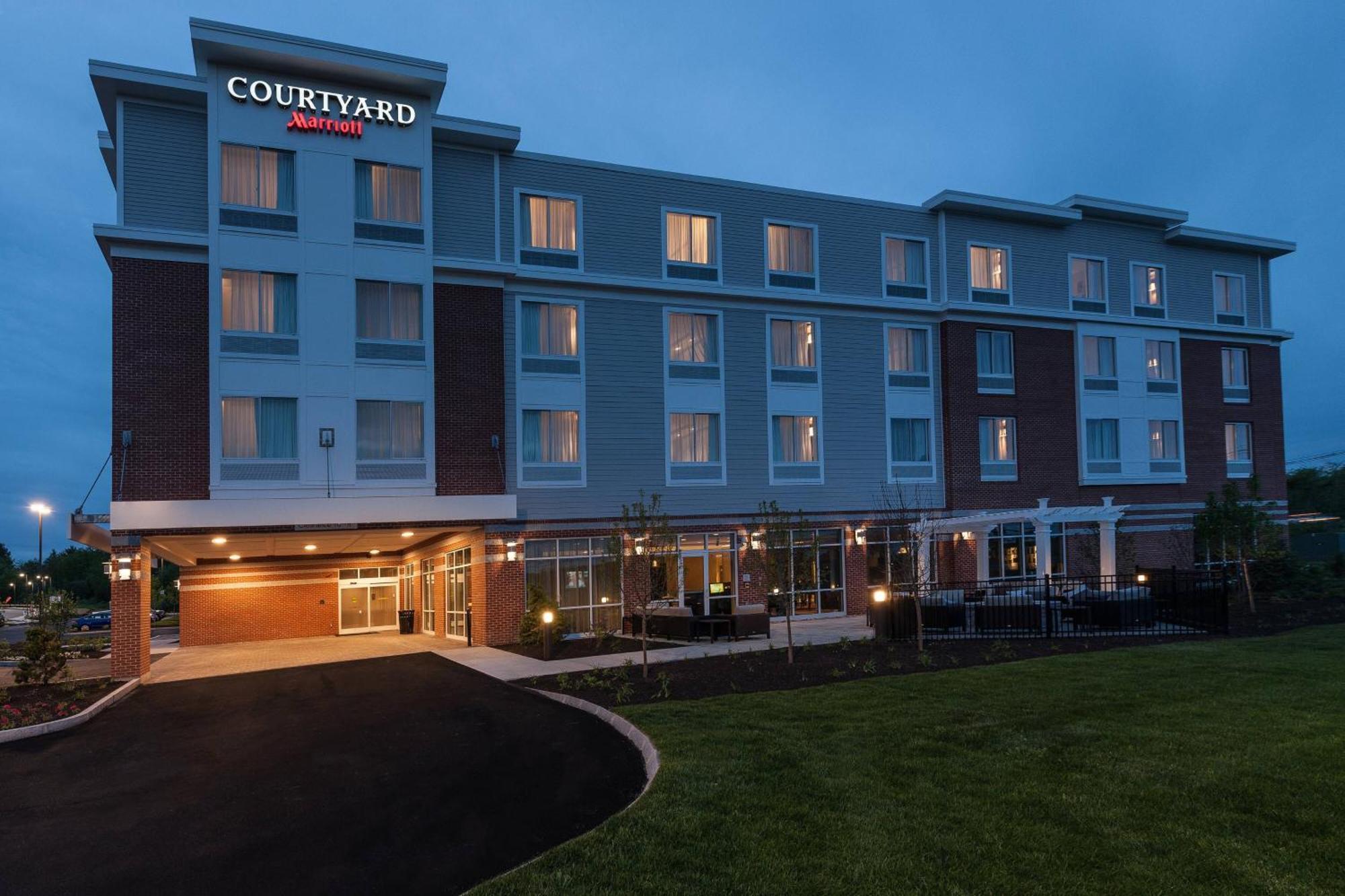Courtyard By Marriott Boston Littleton Hotel Exterior photo