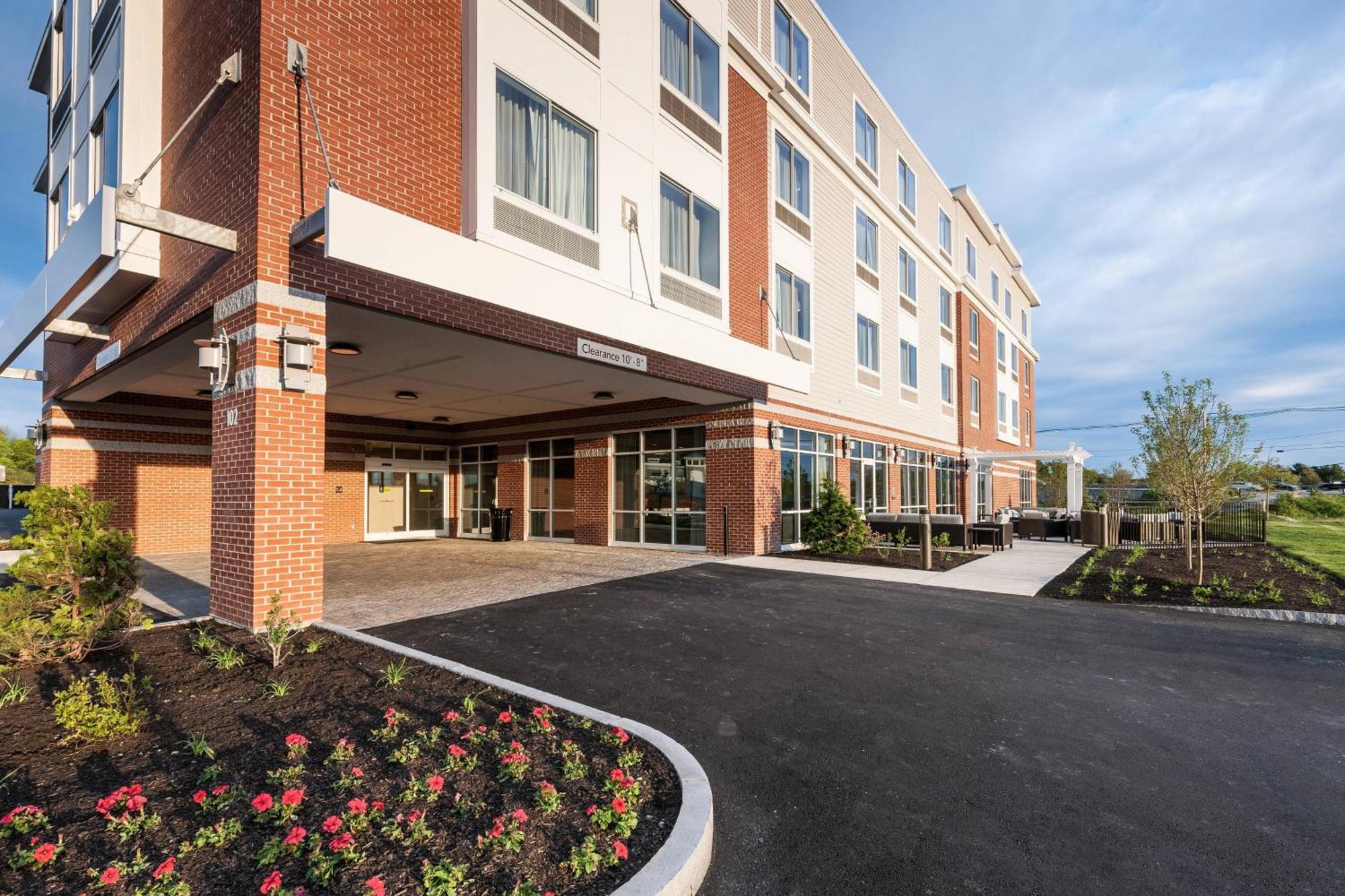 Courtyard By Marriott Boston Littleton Hotel Exterior photo