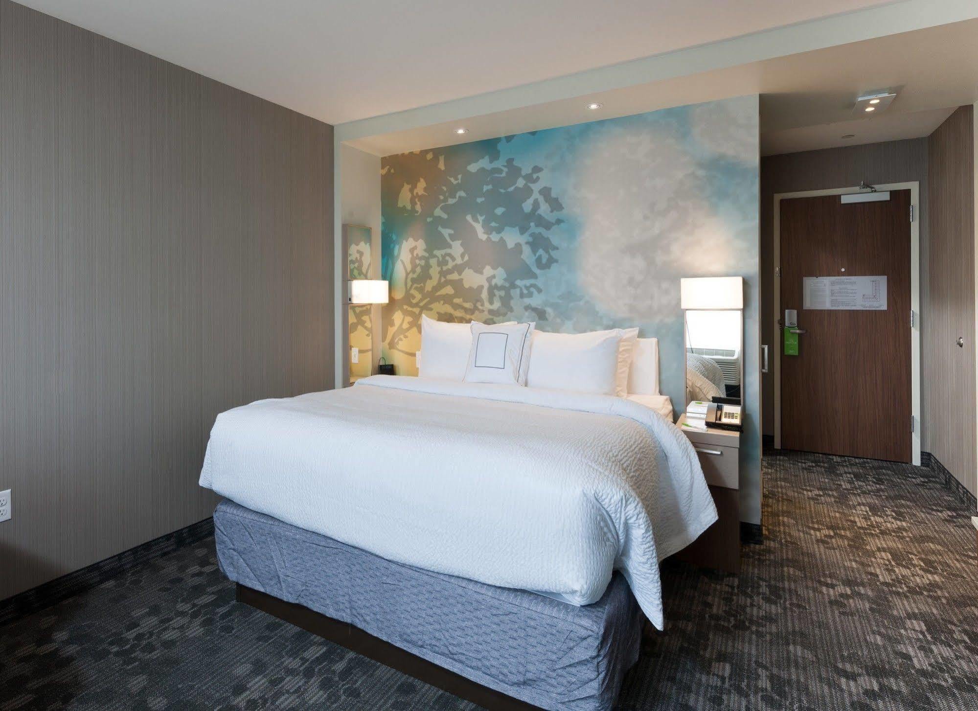Courtyard By Marriott Boston Littleton Hotel Exterior photo