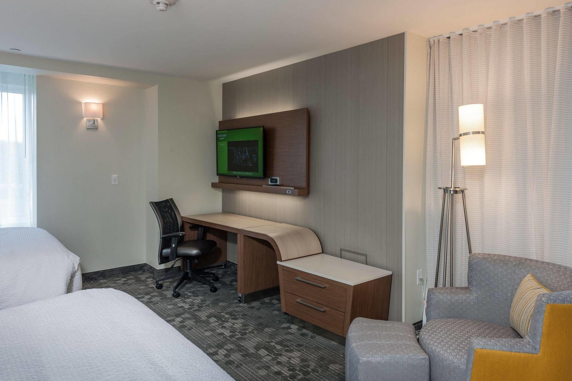 Courtyard By Marriott Boston Littleton Hotel Exterior photo