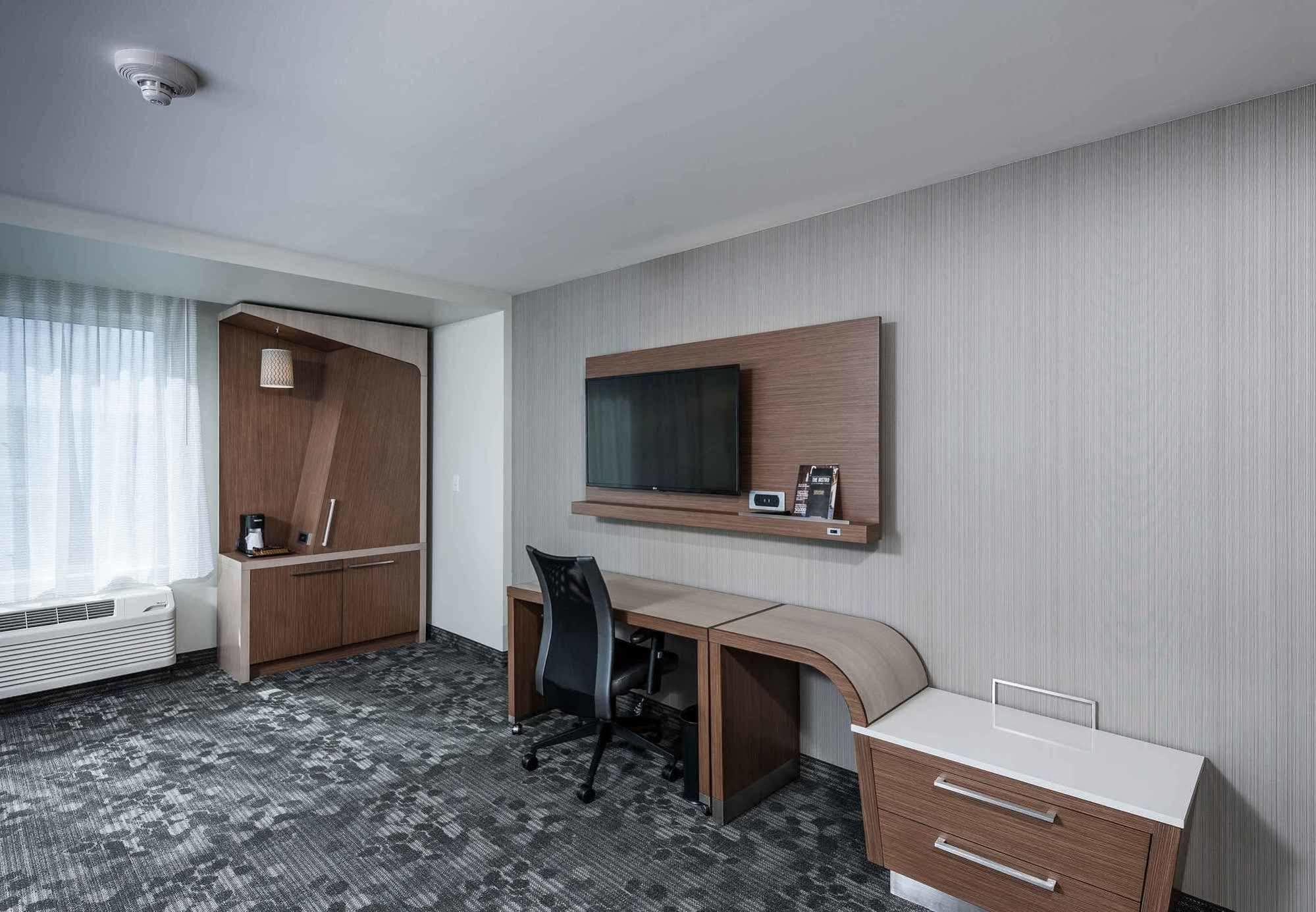 Courtyard By Marriott Boston Littleton Hotel Exterior photo